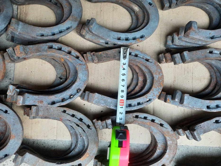 Ковани подкови за коне и магарета