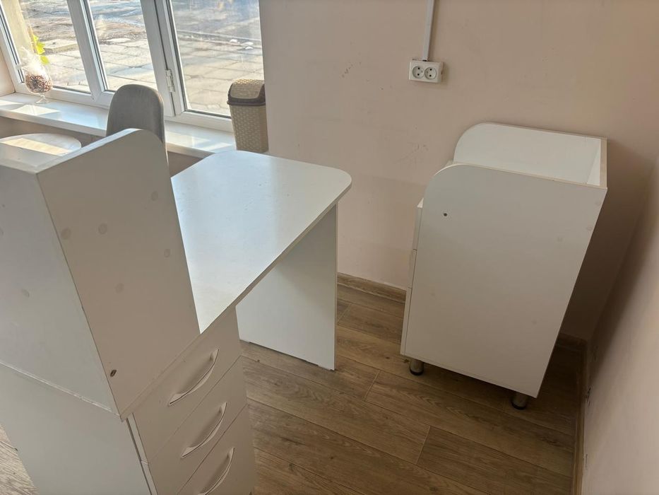 Маникюр стол тумбасымен