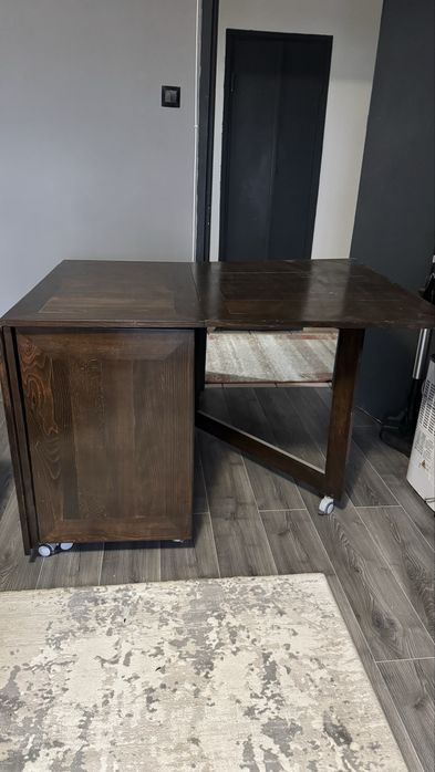 O masa mare si una mica, lemn masiv