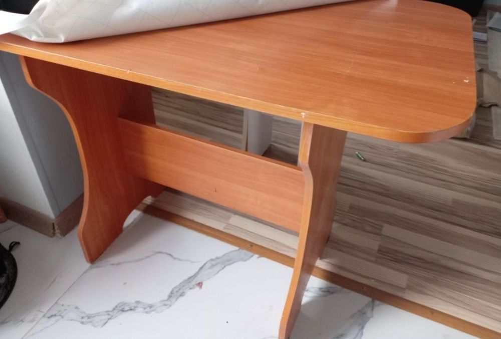 Стол кухонный продам