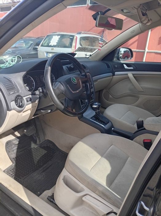 Skoda Octavia an 2010 1.4 tsi cutie automata normal de poluare euro 5 propietar în acte x2 chei mașina merge foarte bine am adusa pe roti