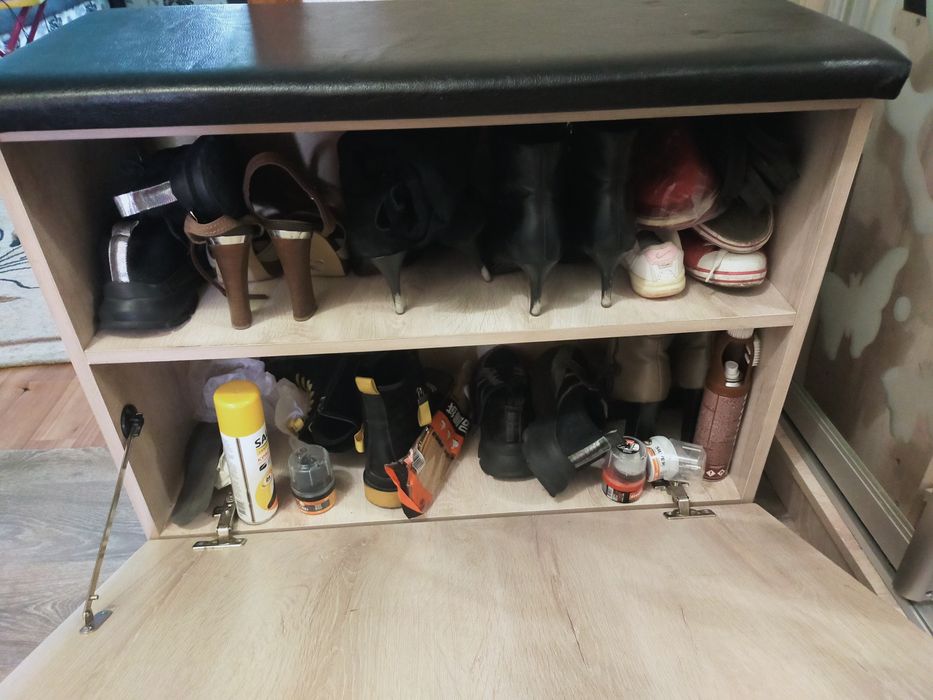 Продаётся обувница б/у