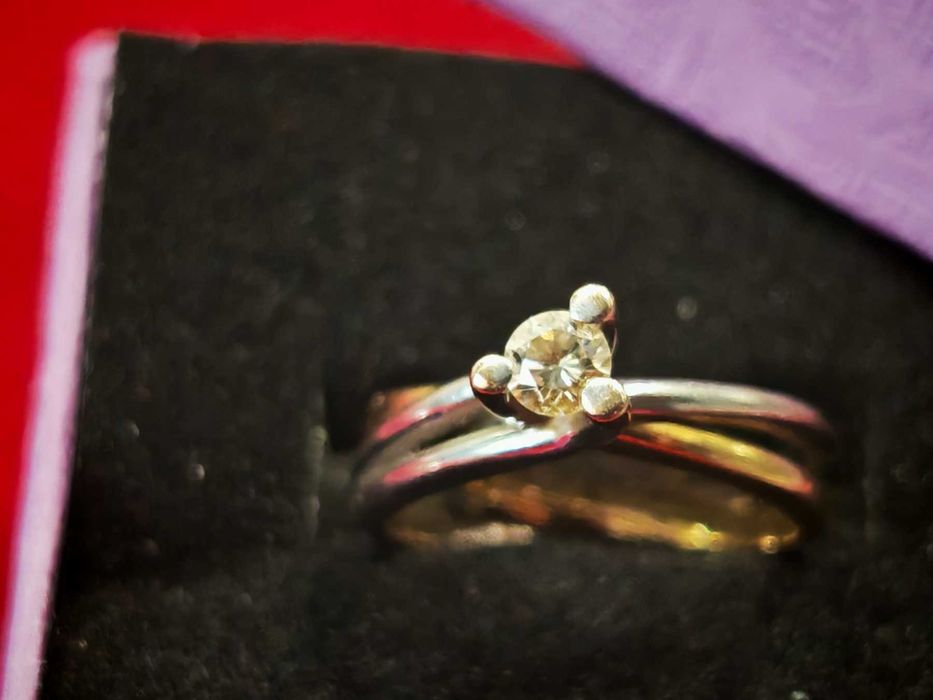 ***БИЖУ*** Уникален златен пръстен с брилянт