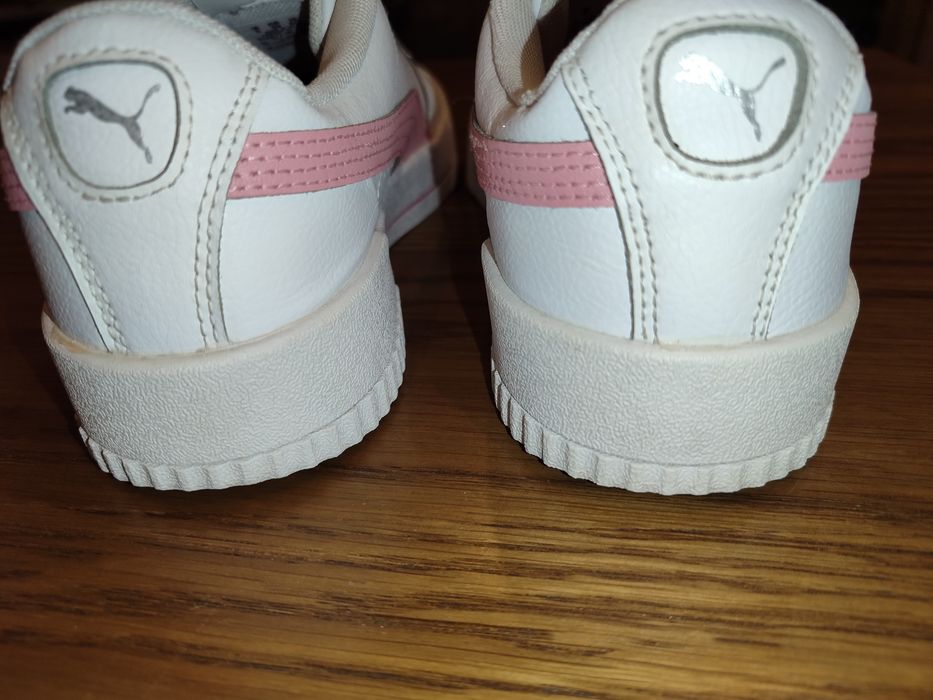 Спортни обувки Puma Carina