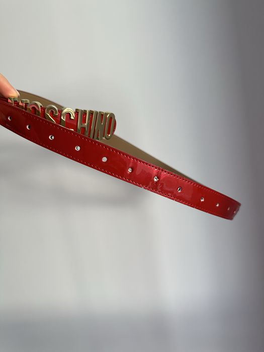 Moschino червен лачен колан