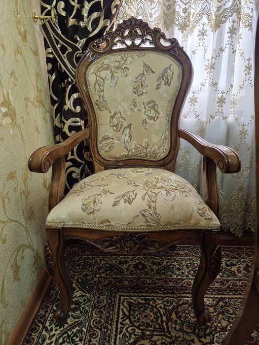 Оригинал. Дубайский стол. 12 стульев. Качество супер. Дерево дуб.