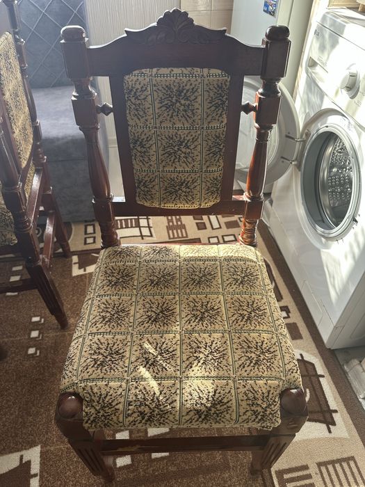 Стол от масивно дърво