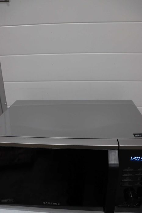 Samsung Микровълнова фурна с четири вълни, 800 W, 23L