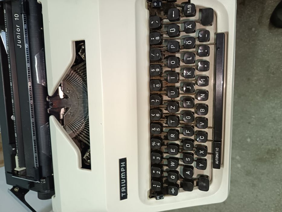 Mașina de scris Triumph Junior 10