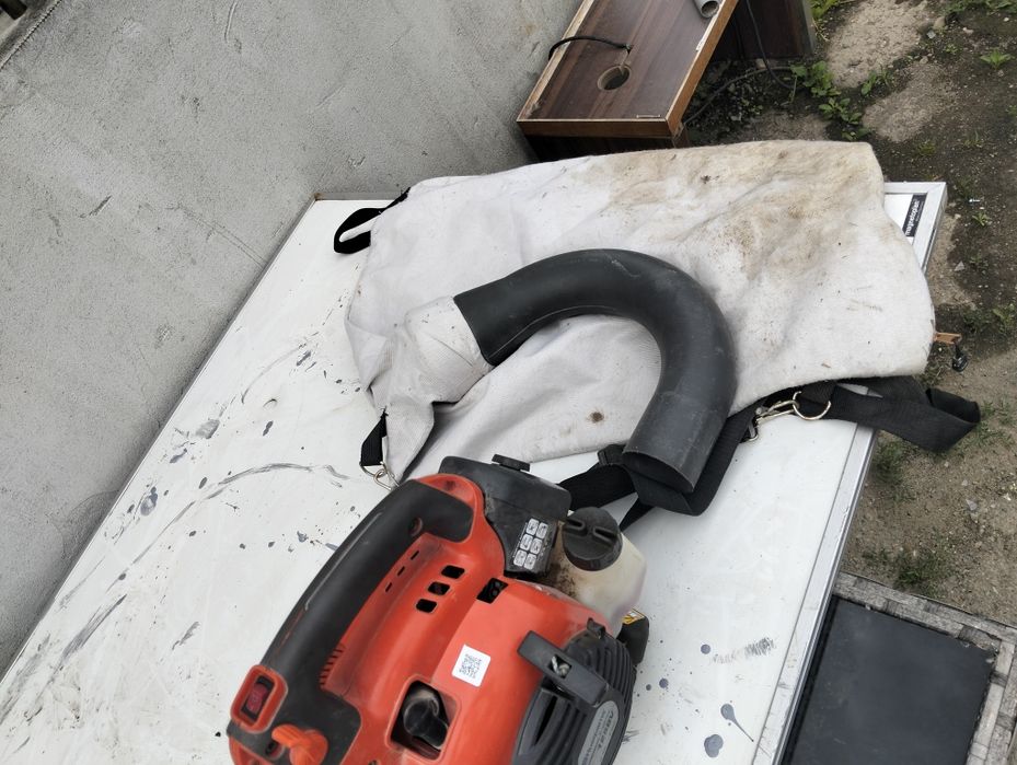 Suflanta și aspirator frunze cu tocător și sac