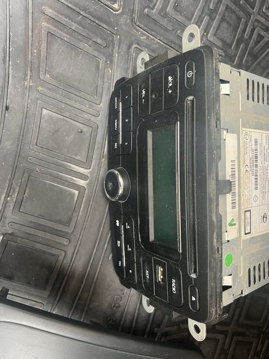 Media nav logan ( casetofon/cd player)