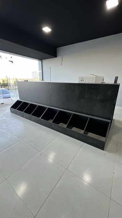 Santexnika do’konlari uchun savdo javoni sotiladi.