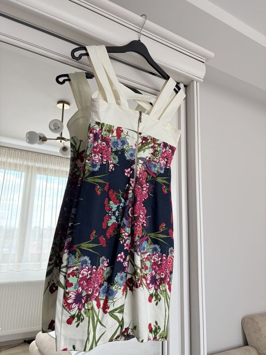 Rochie florala mulata