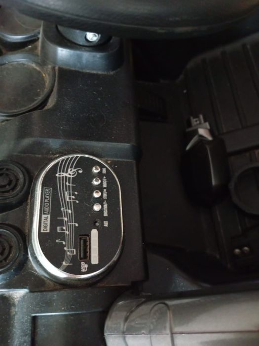 Продам машину джип детскую