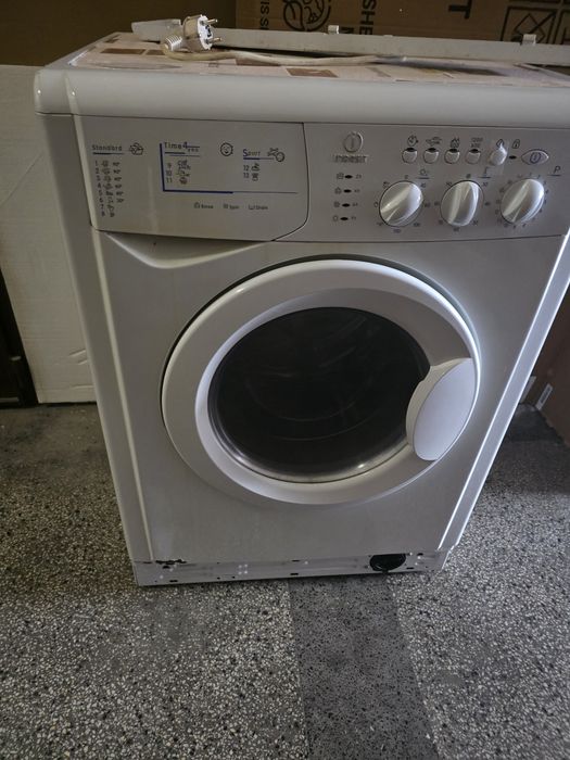 Пералня със сушилня Indesit WIDL126 – за ремонт или за части