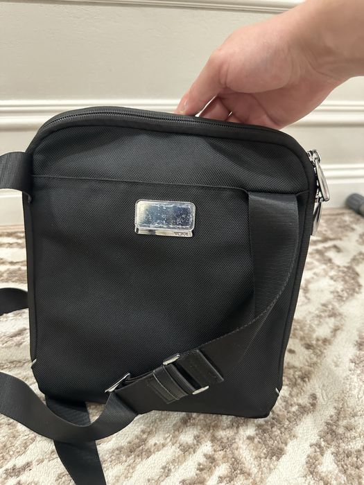 Продается сумка месенджер Tumi