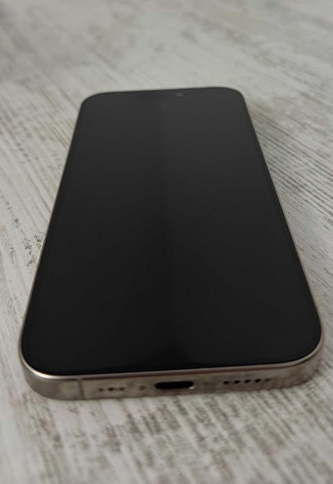 iPhone 15 Pro 256GB Natural Titanium – cutie, stare foarte bună