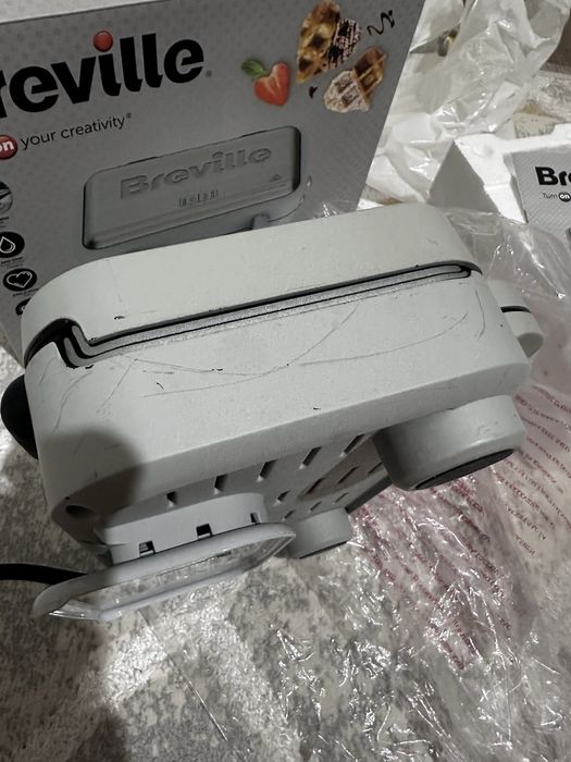 Вафельница breville