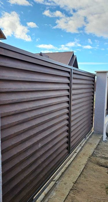 Garduri si porti din panouri stil jaluzele si alte modele disponibile