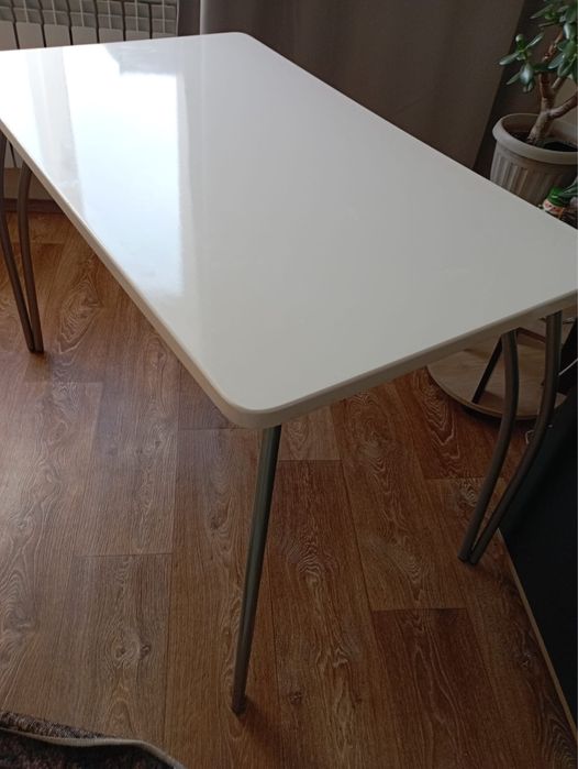 Продам кухонный стол