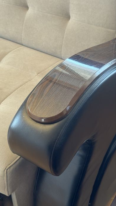 Диван , раскладывается в стол