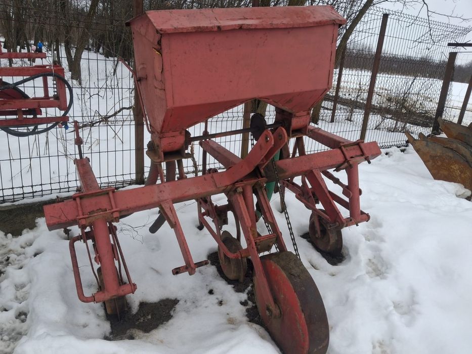 Prășitoare cu fertilizare