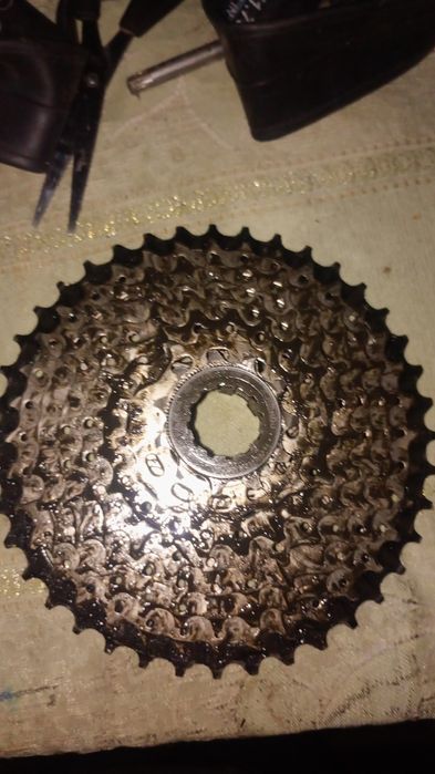 Vând caseta pinioane 9 viteze fară primele 2 viteze