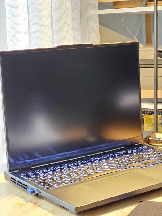 гейминг лаптоп Lenovo Legion Pro 5 16IRX8 i7-13700HX, RTX4070, 32GB