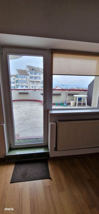 Vand garsoniera cu terasa mare