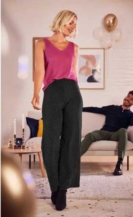 Розов дамски топ без ръкави , р-р М/L с лек блестящ ефект