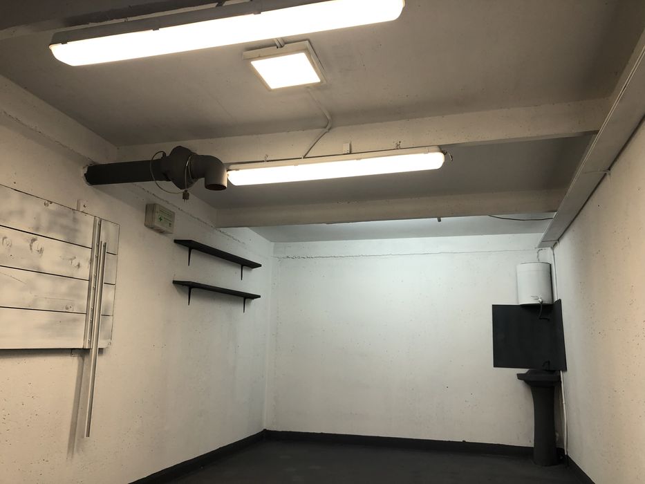 Inchiriez garaj ,impecabil