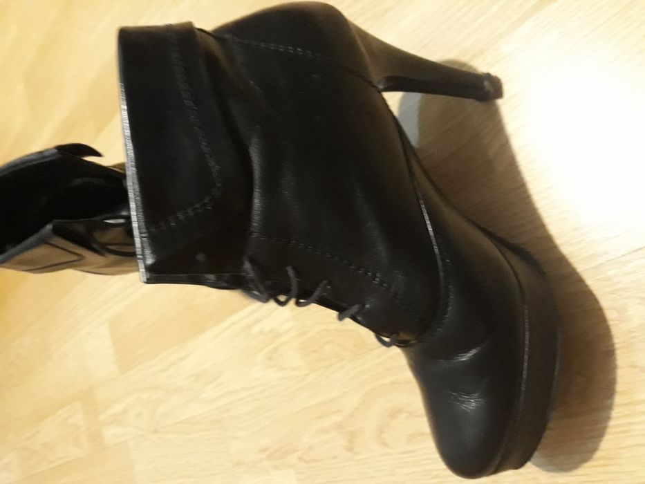 Botine din piele neagra foarte comode imblanite mărimea 38 toc 10cm