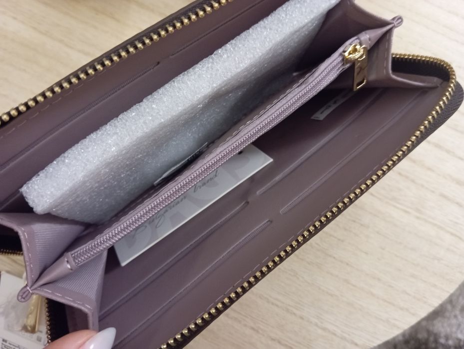 Дамско портмоне Ново с етикет