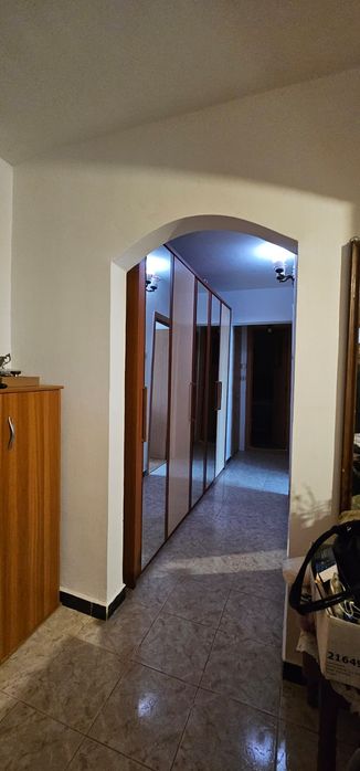 Apartament cu 3 camere, decomandat, Targoviste