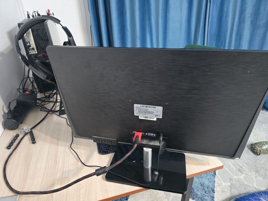 Манитор для компьютера