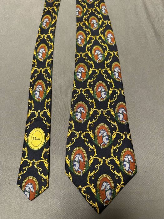 Колекция от 100 маркови вратовръзкиGucci,Dior,Kenzo,Yves Saint Laurent