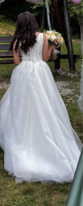 Rochie de mireasă prințesă cu trenă