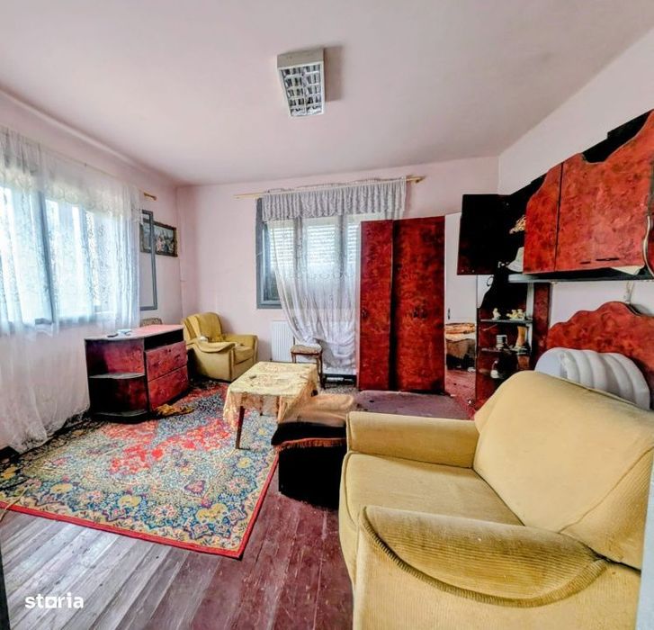 Hala de productie + casa de locuit, cu teren generos - in Hodis, comun