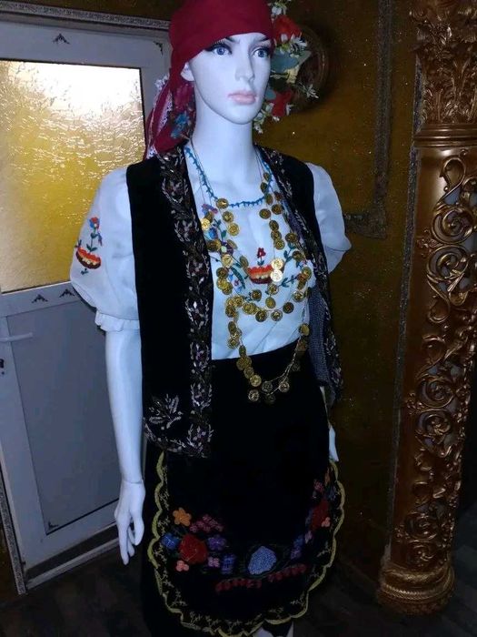 Автентична кадифена носия