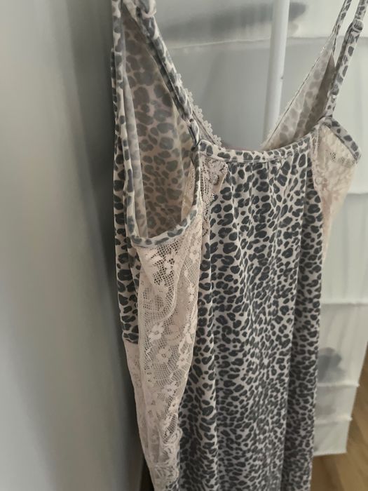 Дамска нощница с дантела