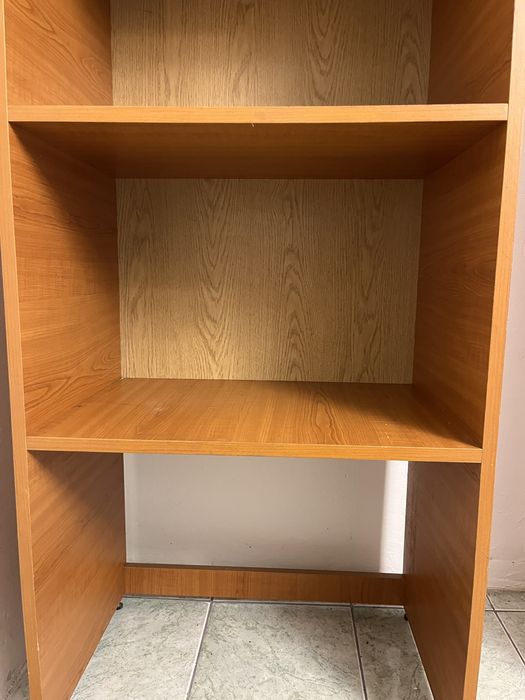 Set 2 corpuri bibliotecă / rafturi PAL cu picioare reglabile