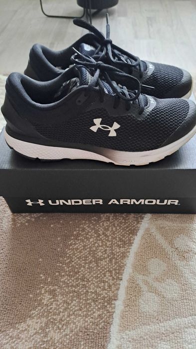 Маратонки Under armour р-р 40.5