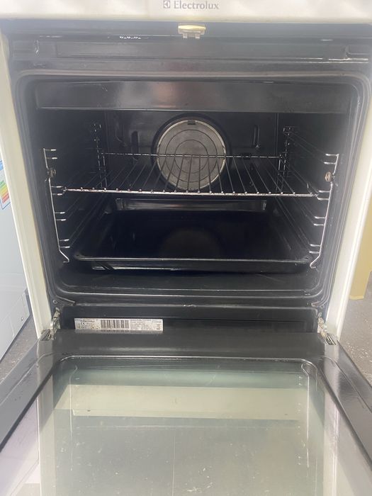 Свободностояща комбинирана готварска печка газ/ ток Electrolux 50 см.