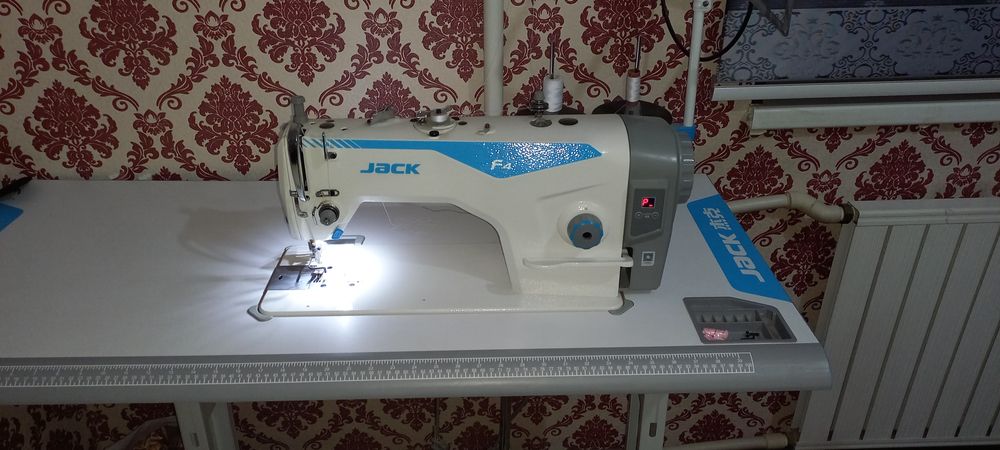 янги тикув машинаси сотилади.