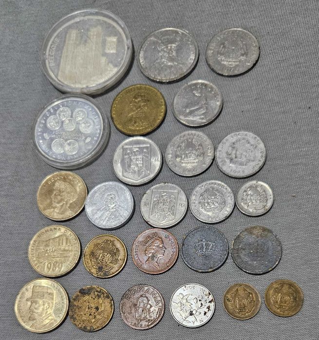Vând bani vechi pentru colecționari