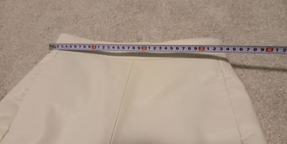 H&M Пола тип молив с цепка, Кремав цвят, 36 размер