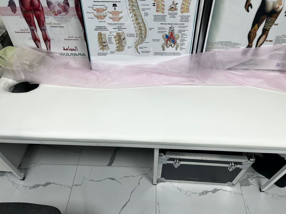 Кушетка белая новая