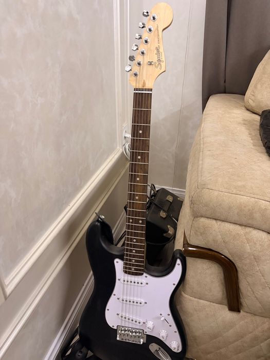 гитара fender squier Stratocaster + комбик fender