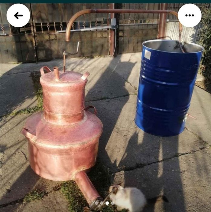 Vând un cazan de țuică din cupru alimentar are 90 de litri cu fundu de