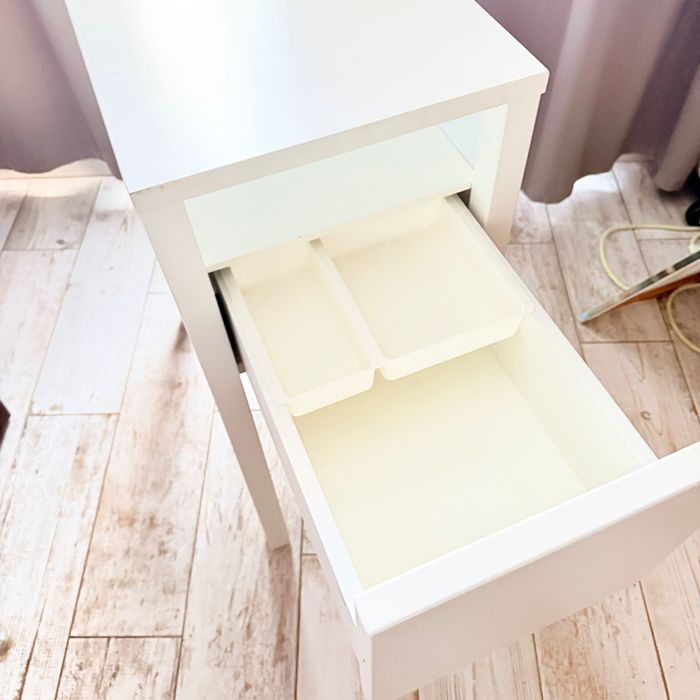 Noptiera alba dimensiuni in poze